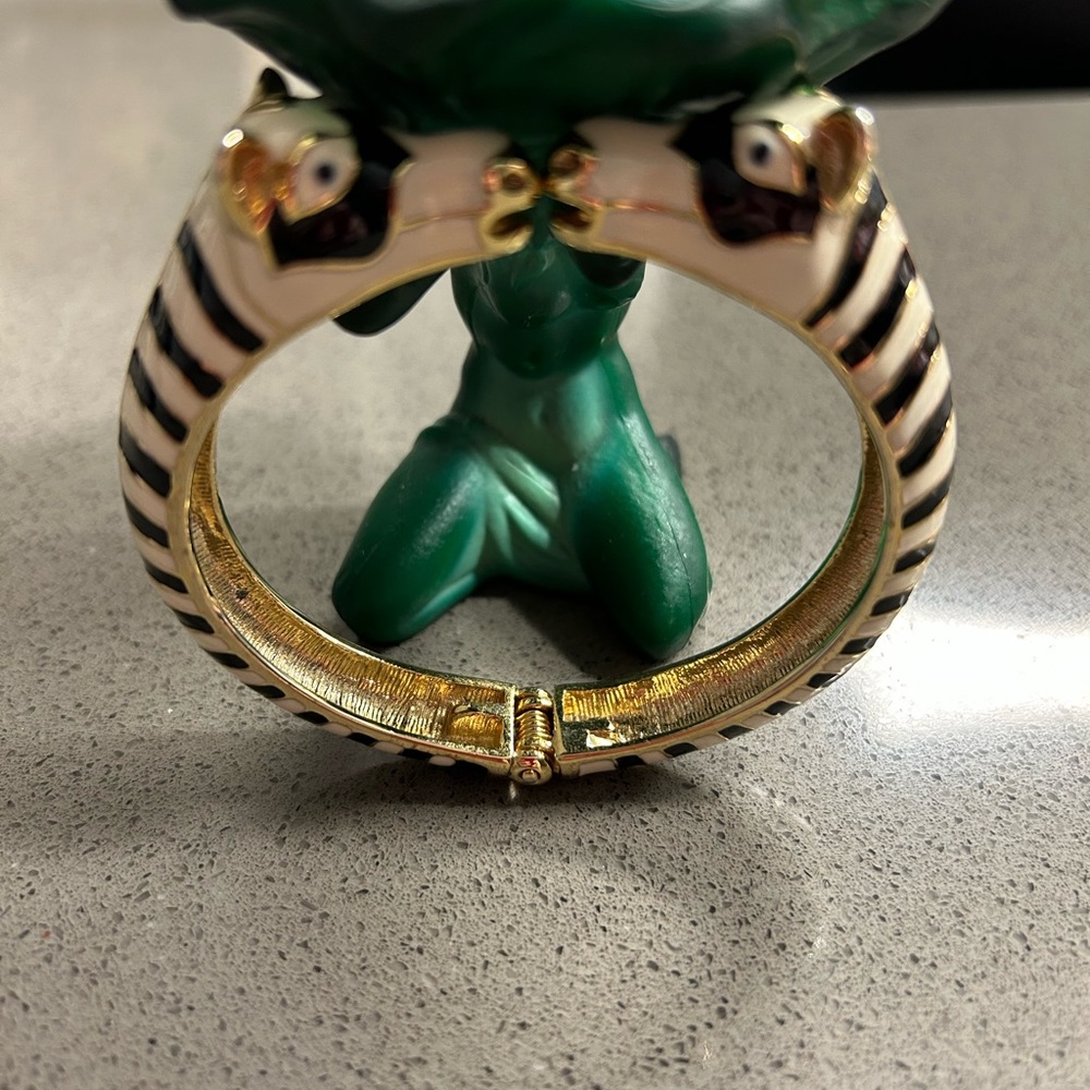 Animal, clip on bracelet.